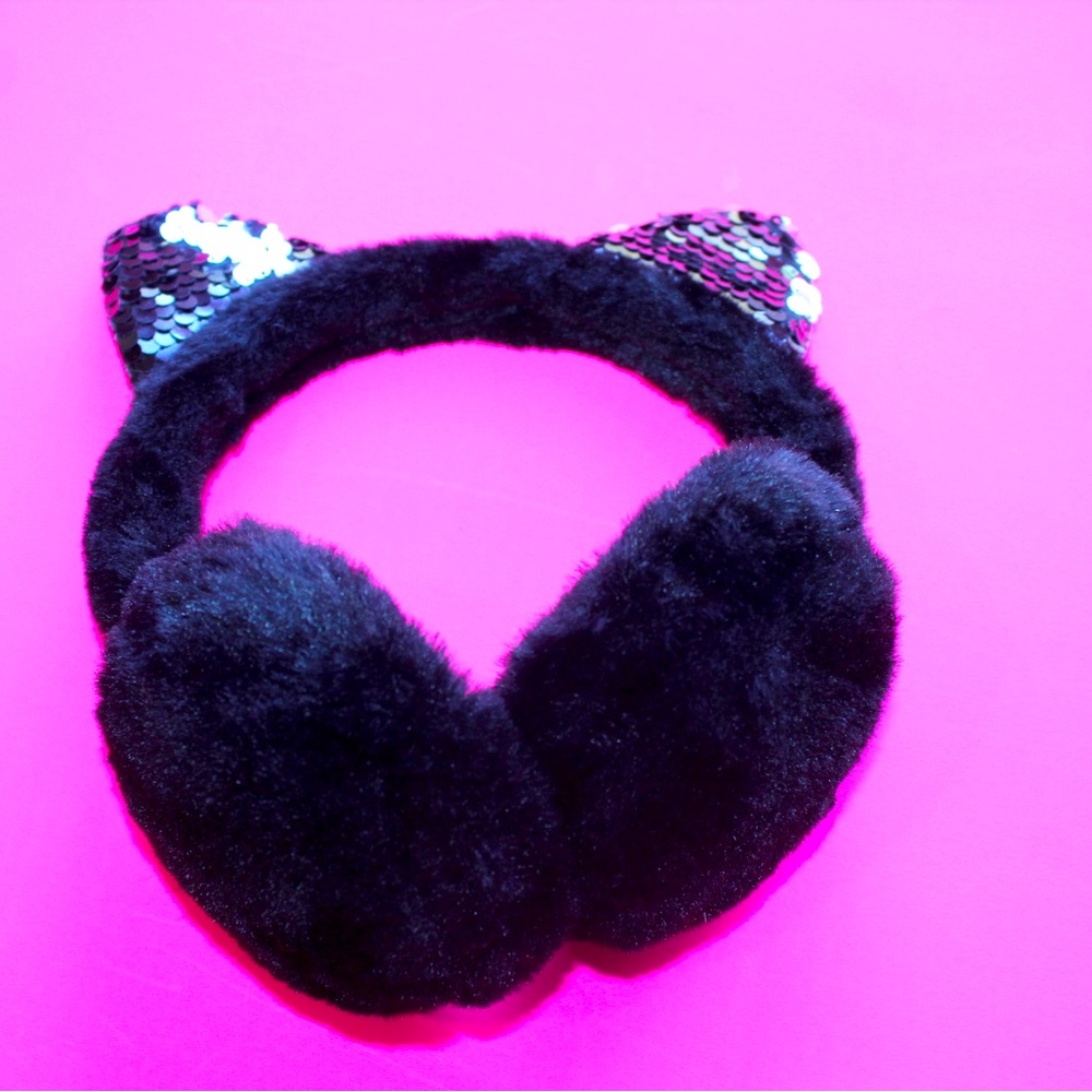 Ear muffs in black with sequins ears